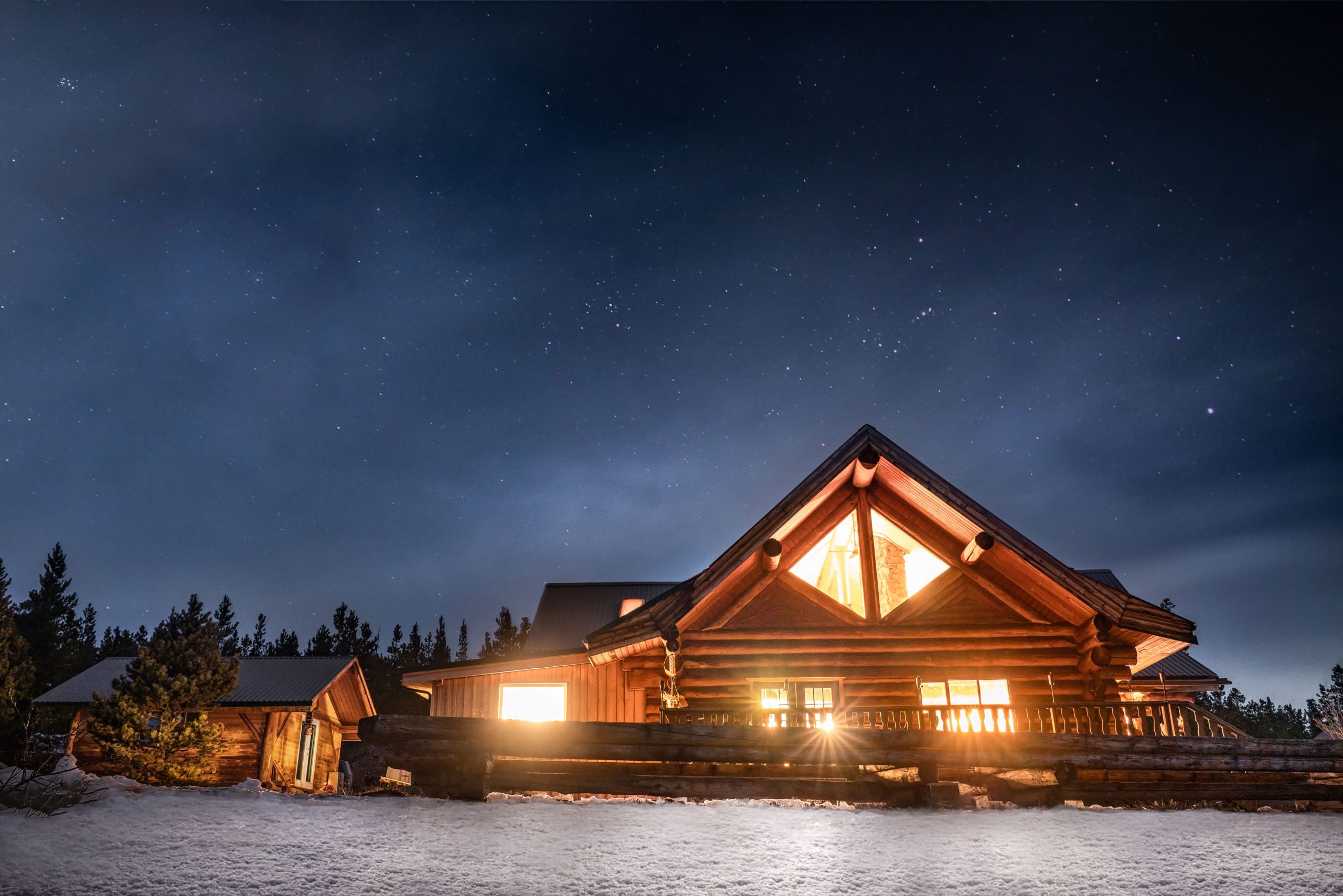 Terra Nostra Guest Ranch bei Nacht – Ski Kanada Schweiz